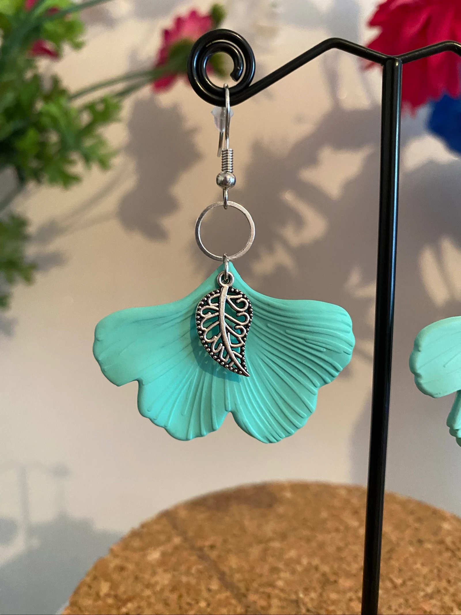 🌙 Brincos Gingko turquesa e folha prateada 🌿 – photo 5